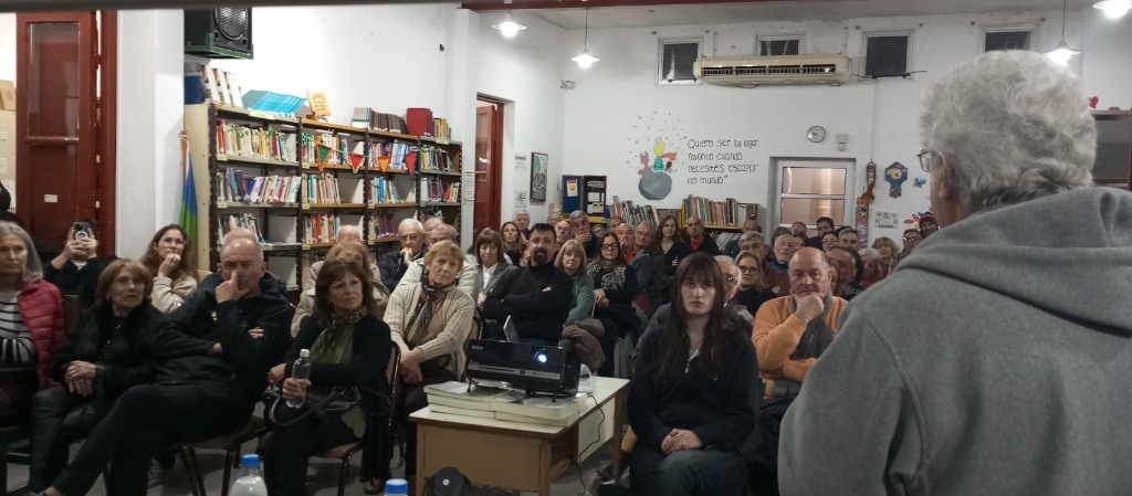 Conferencia Schavelzon 2 - Sala llena
